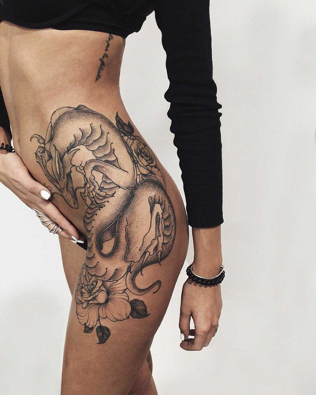 Татуировки для девушек на ноге: топ 100 идей со значением и фото.
