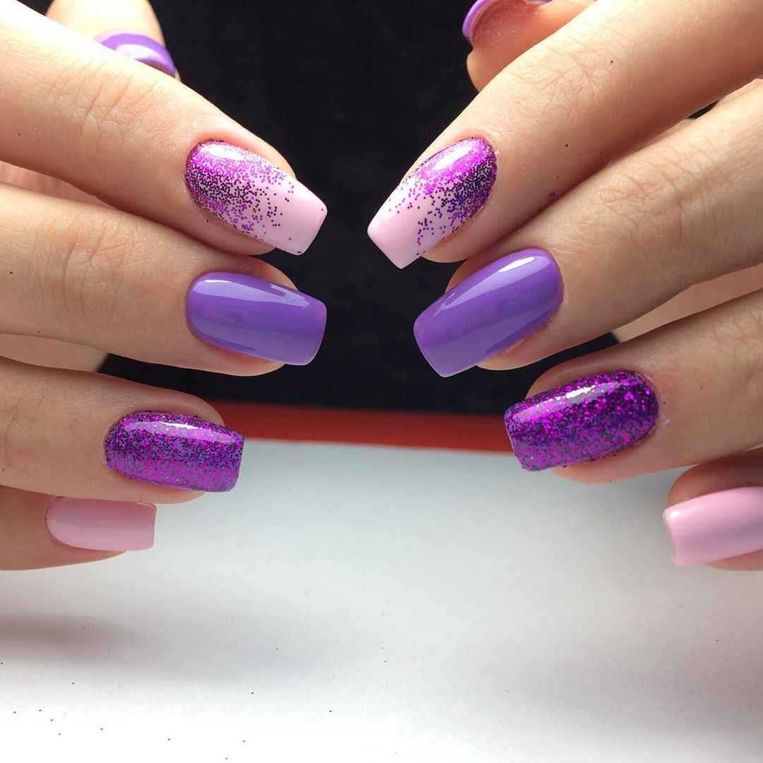 Сиреневые ногти с блестками. Фиолетовый маникюр. Фиолетовые ногти. Сиреневые ногти. Сиреневый маникюр.
