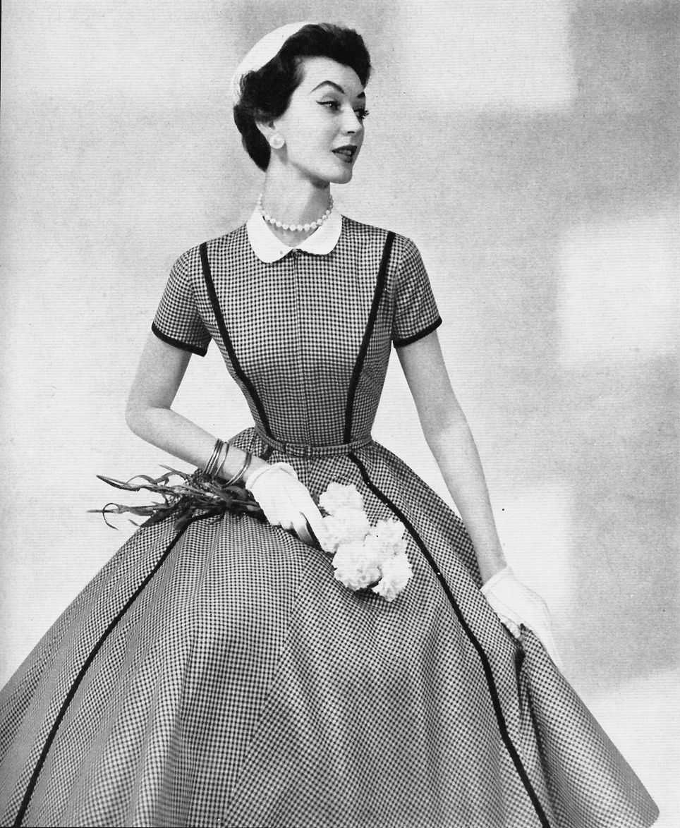New look Именно первая коллекция Кристиана Диора стала самой знаменитой коллекцией одежды, которая взбудоражила весь мир Ее назвали New look, а главный