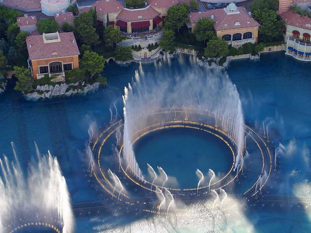 Невероятное зрелище: топ-7 самых необычных фонтанов мира