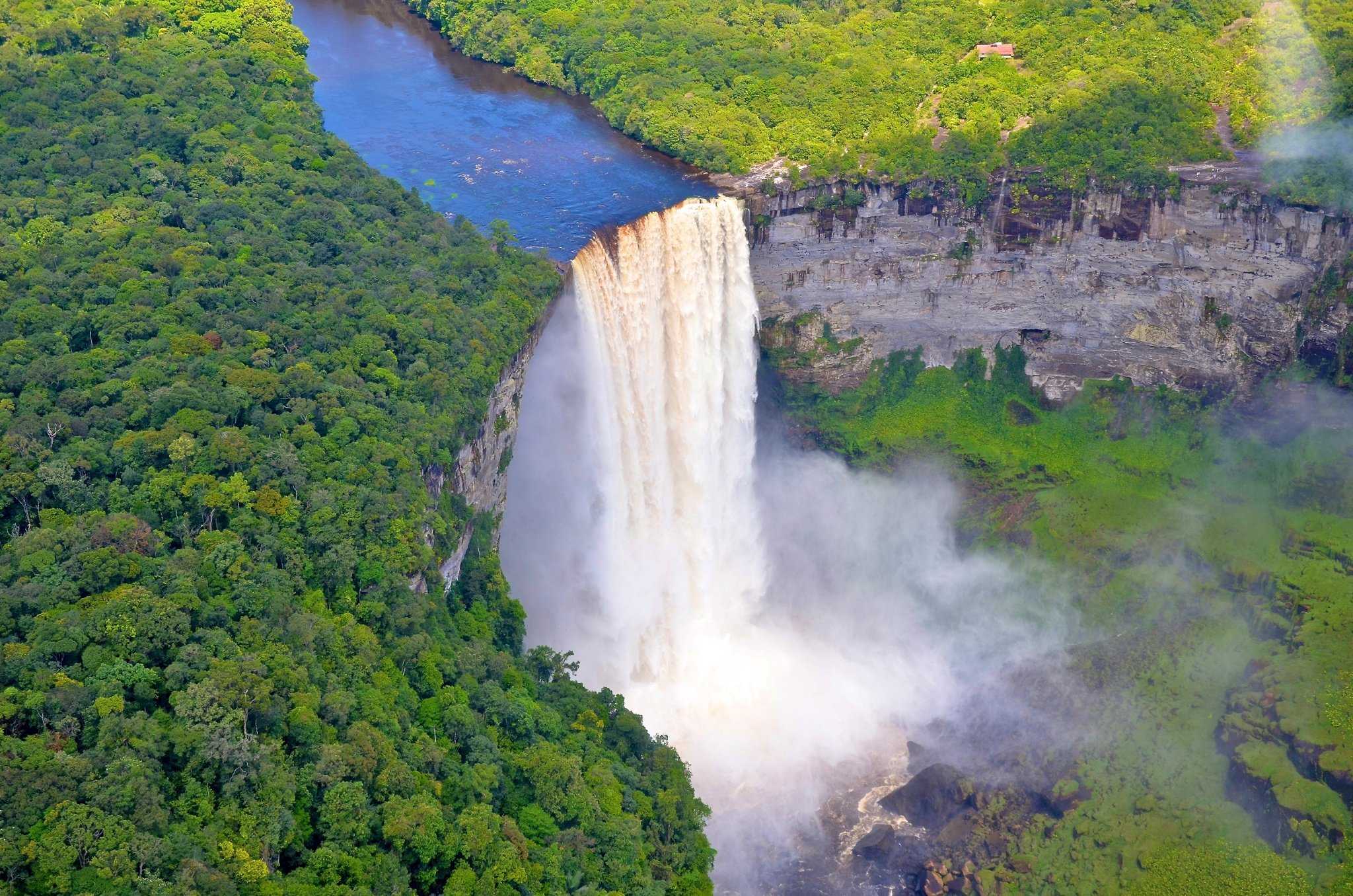 Самые известные водопады мира и знаменитые реки, которые их образуют