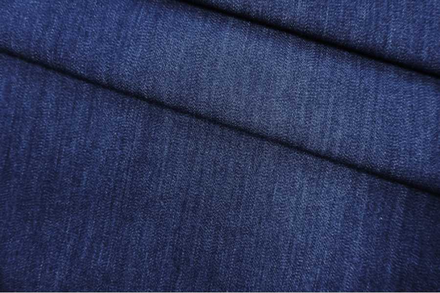 Такие женские сарафаны шьются из денима-шамбри Это облегченная джинсовая ткань, которая хорошо тянется, что позволяет шить из нее прекрасные сарафаны