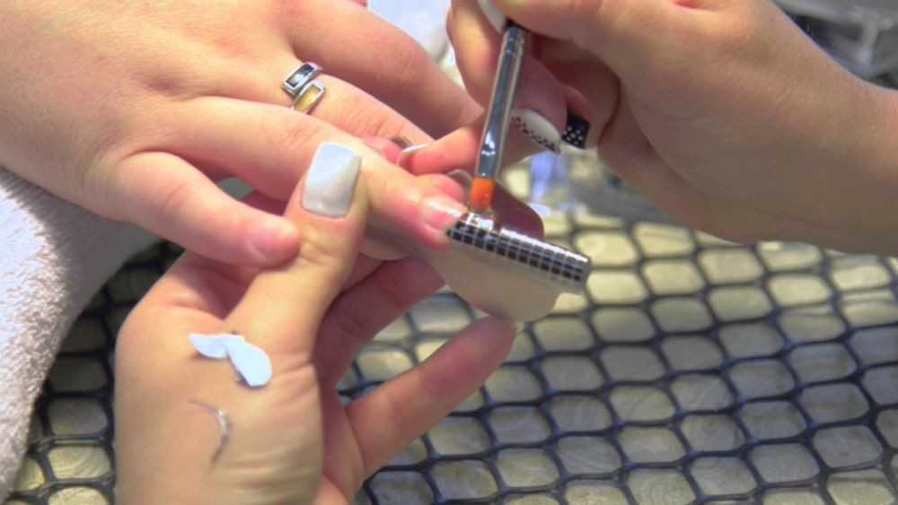 Коррекция наращенных ногтей гелем в домашних условиях: пошаговая инструкция и видеоурок