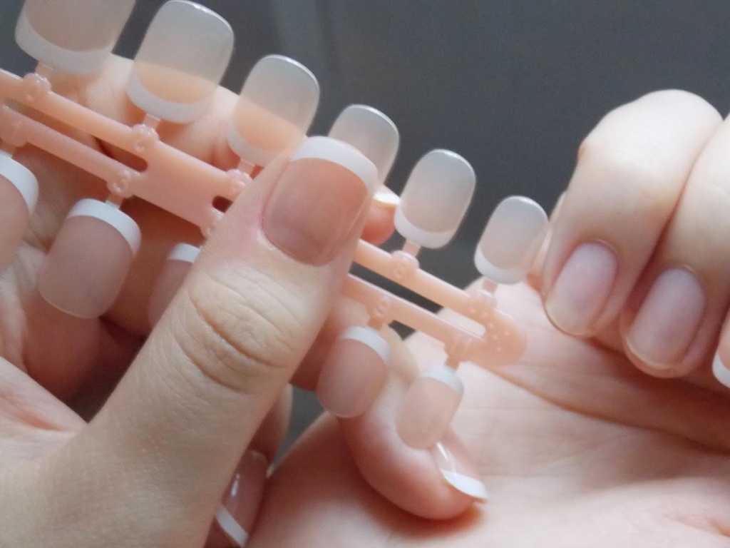 Накладные ногти - приклеивание и способы удаления