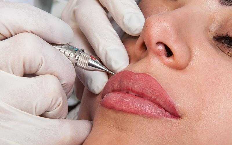 На какие виды подразделяется татуаж губ Инструкция, как выполняются разные техники татуажа: 3D, акварельная и омбре Уход за губами после процедуры
