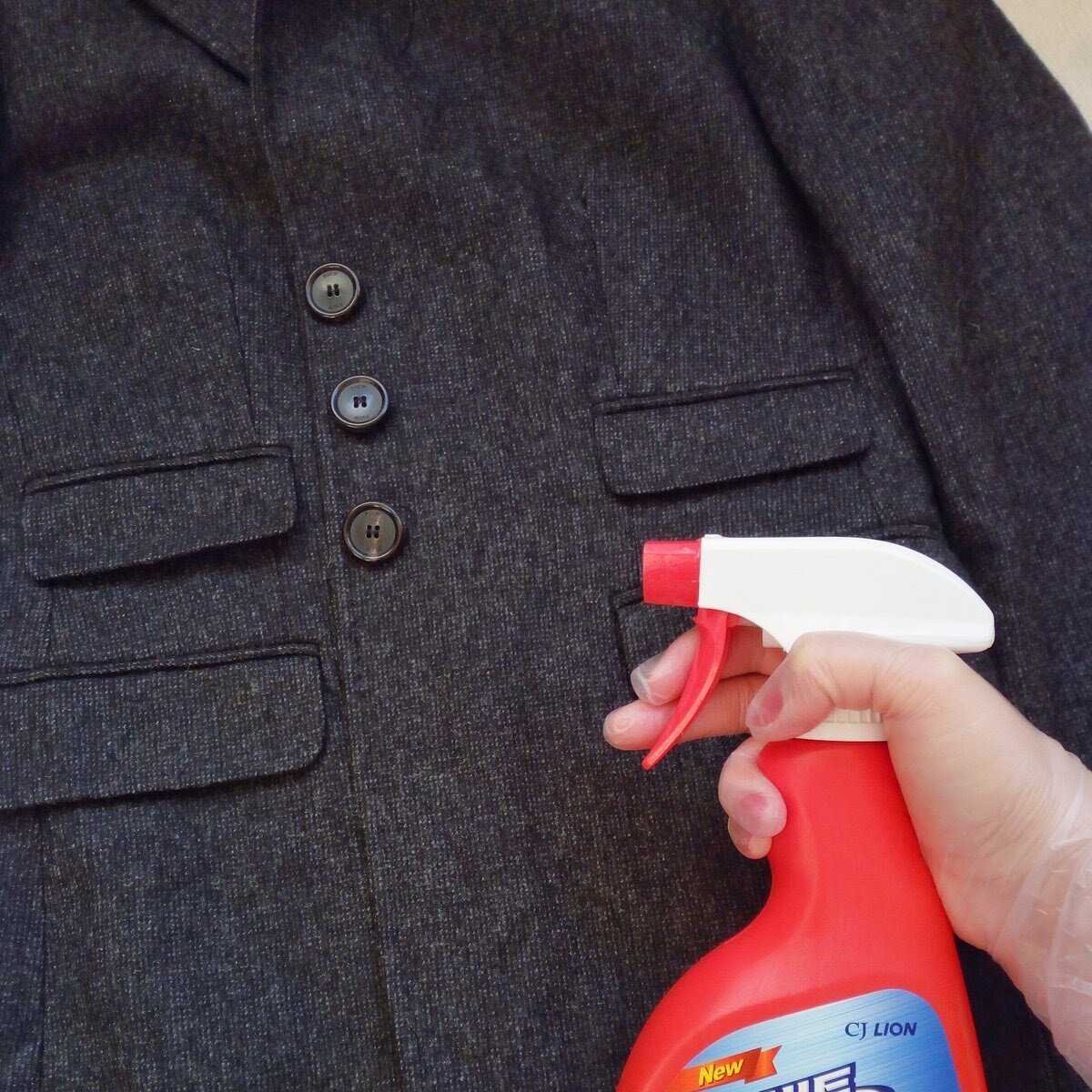 Как самому почистить дома пальто, без стирки и химчистки Как почистить и освежить пальто из разных материалов: драп, кашемир, твид, шерсть и др - сухая чистка пальто в домашних условиях