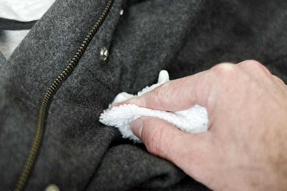 Как почистить пальто в домашних условиях - способы чистки