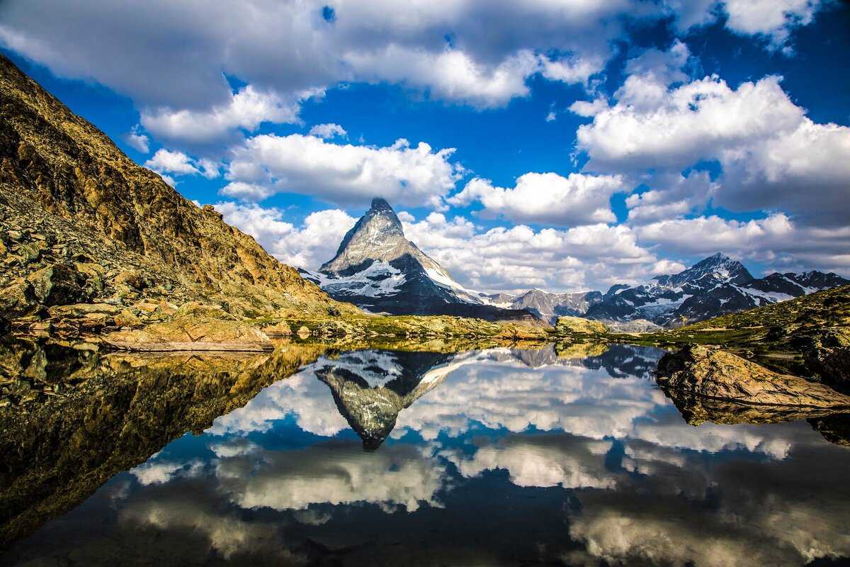 Подборка самых красивых и грандиозных гор в мире: захватывающие горные пейзажи - от разноцветных гор Перу до причудливых горных хребтов Австралии