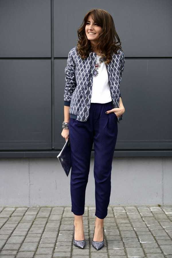 Синие брюки женские: с чем носить, обзор моделей различных стилей и оттенков